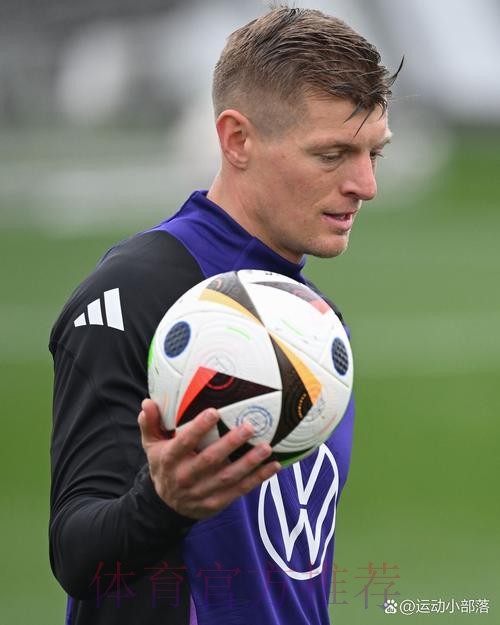 本泽马将首发对阵利物浦 克罗斯琼阿梅尼因病未训练